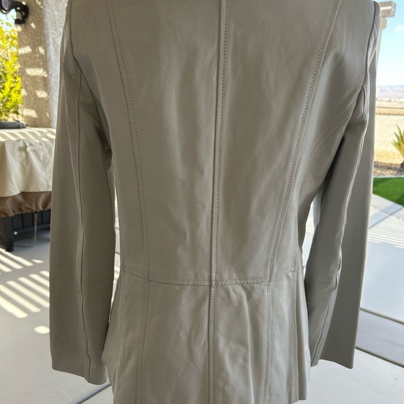 𝅺Dialogue White Leather Jacket - Picture 5 of 7